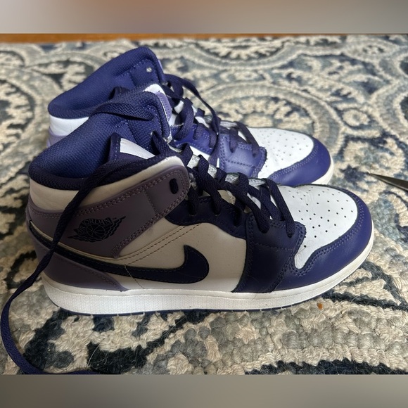 Nike Air Jordan Mid - Picture 1 of 7